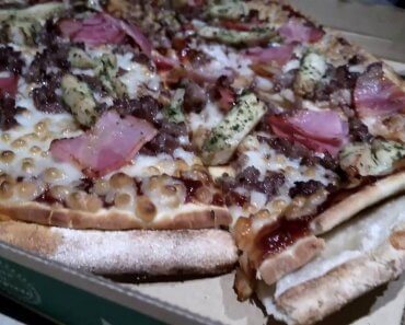 ¿Cuántas calorías tiene una pizza familiar del Telepizza?